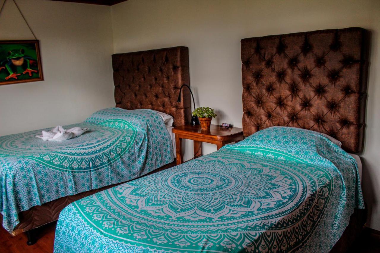 Luna Inn B&B Ciudad Cariari エクステリア 写真