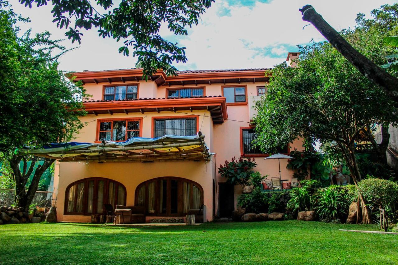 Luna Inn B&B Ciudad Cariari エクステリア 写真