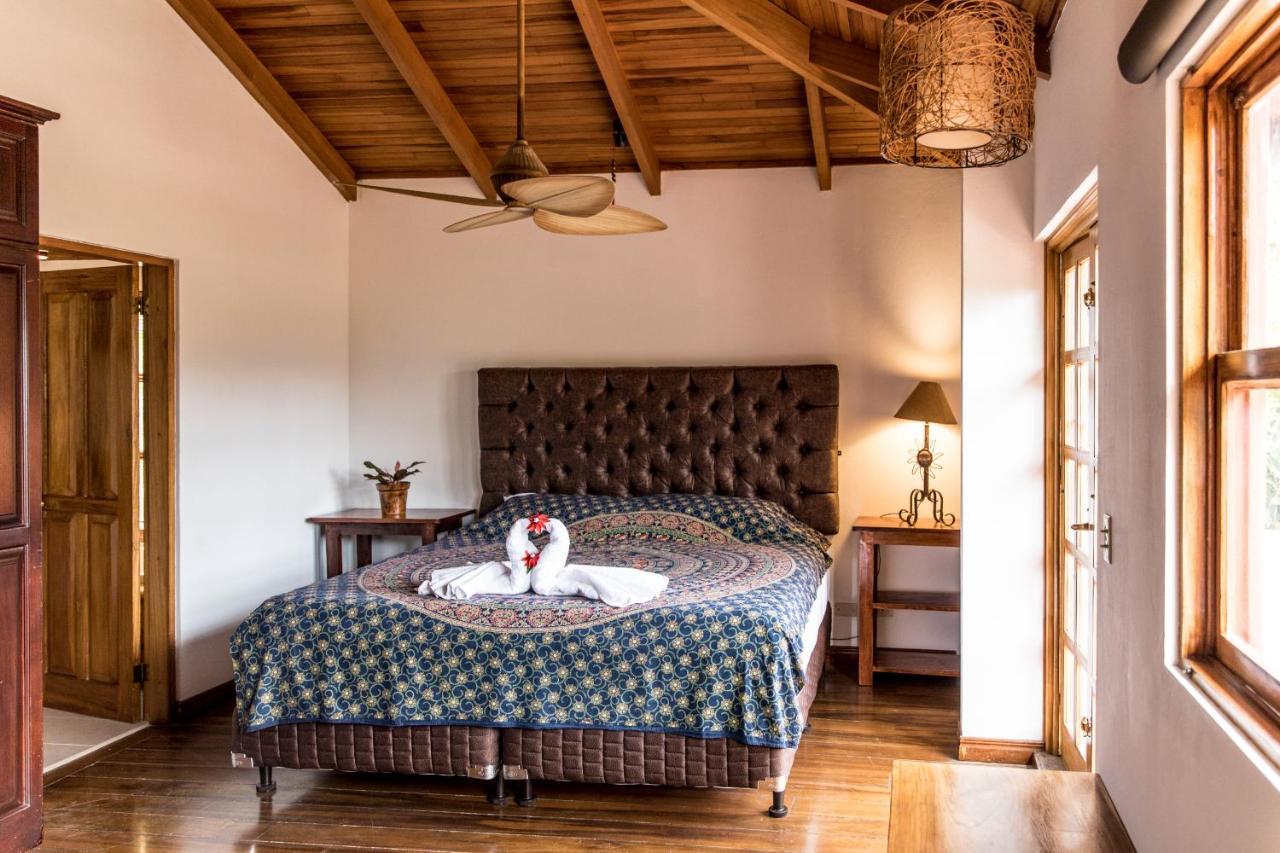 Luna Inn B&B Ciudad Cariari エクステリア 写真