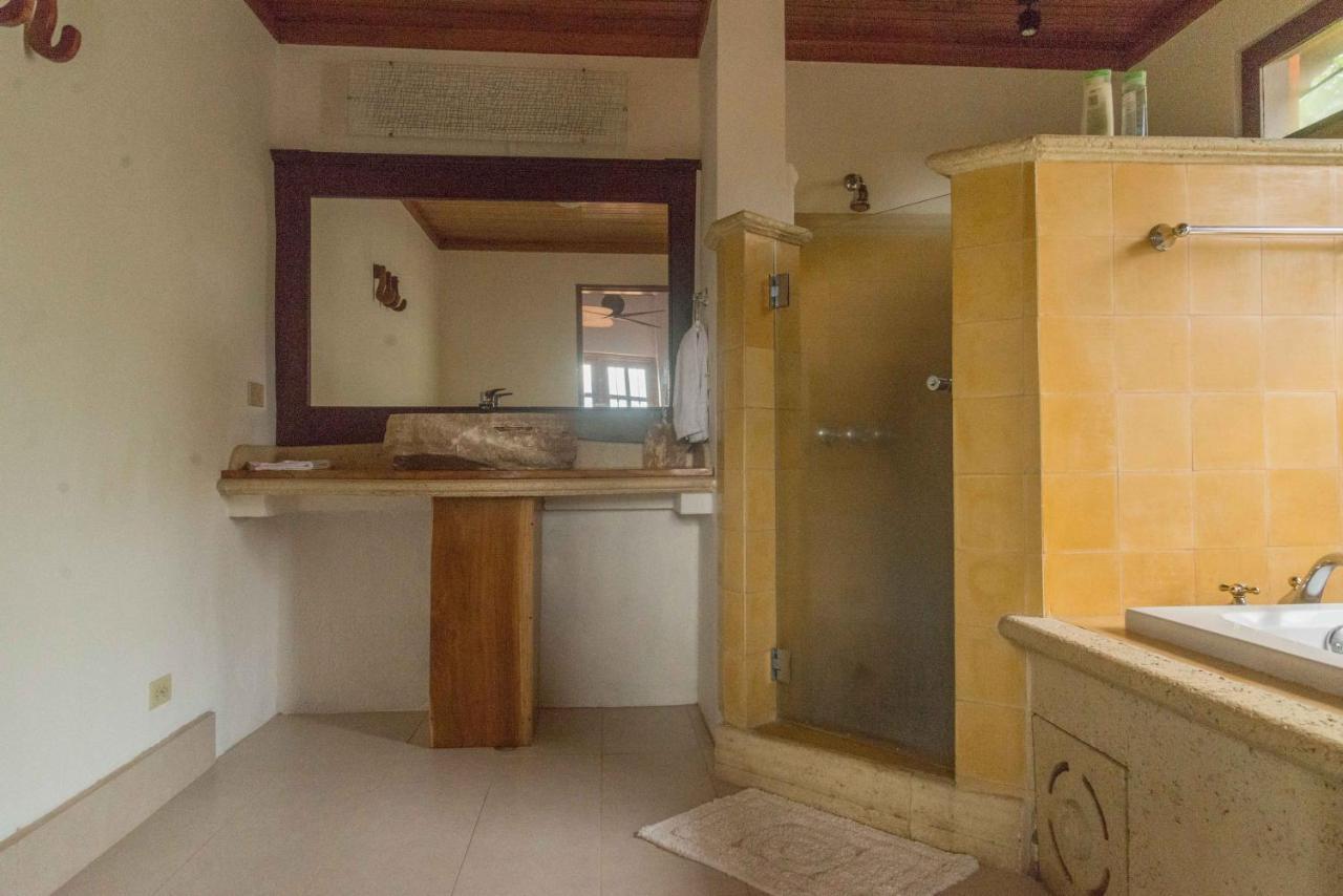 Luna Inn B&B Ciudad Cariari エクステリア 写真