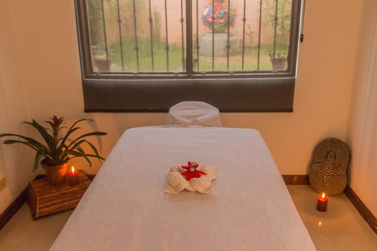 Luna Inn B&B Ciudad Cariari エクステリア 写真