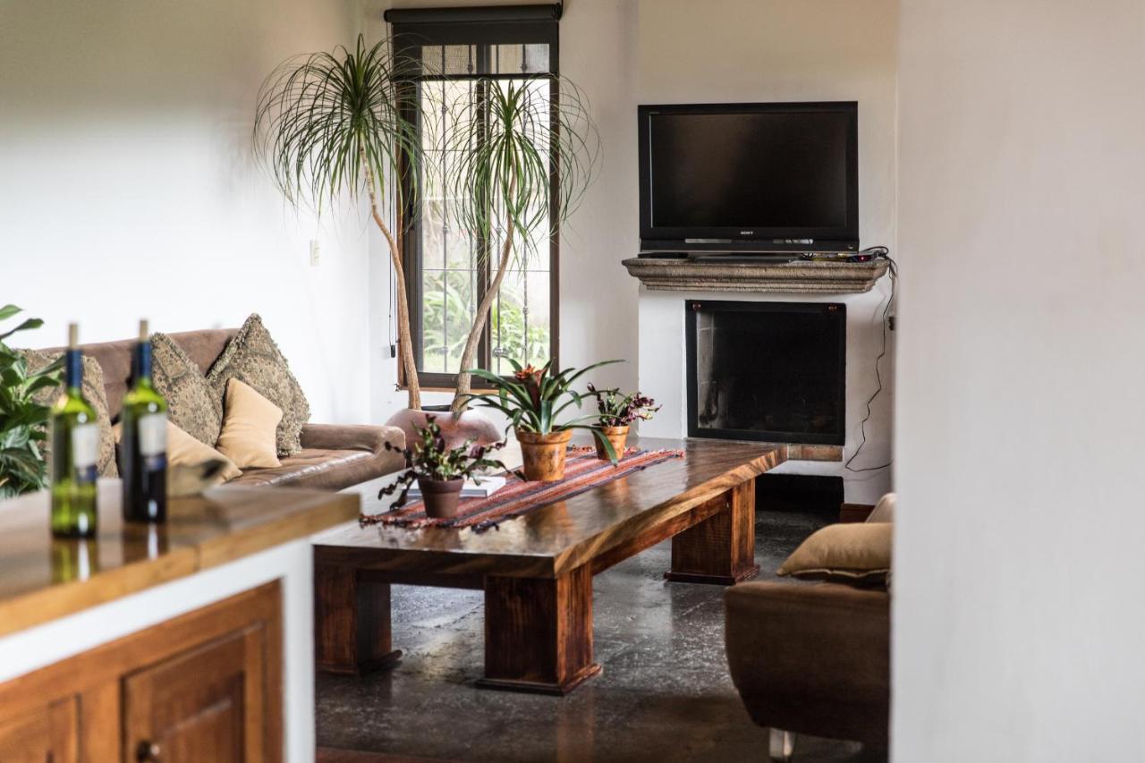 Luna Inn B&B Ciudad Cariari エクステリア 写真