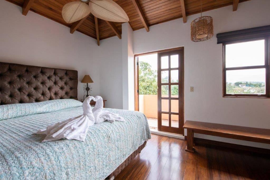 Luna Inn B&B Ciudad Cariari エクステリア 写真