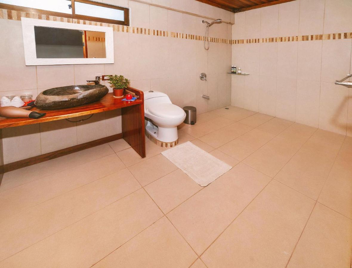 Luna Inn B&B Ciudad Cariari エクステリア 写真