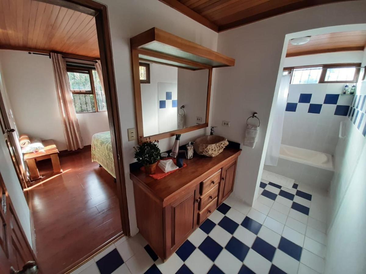 Luna Inn B&B Ciudad Cariari エクステリア 写真