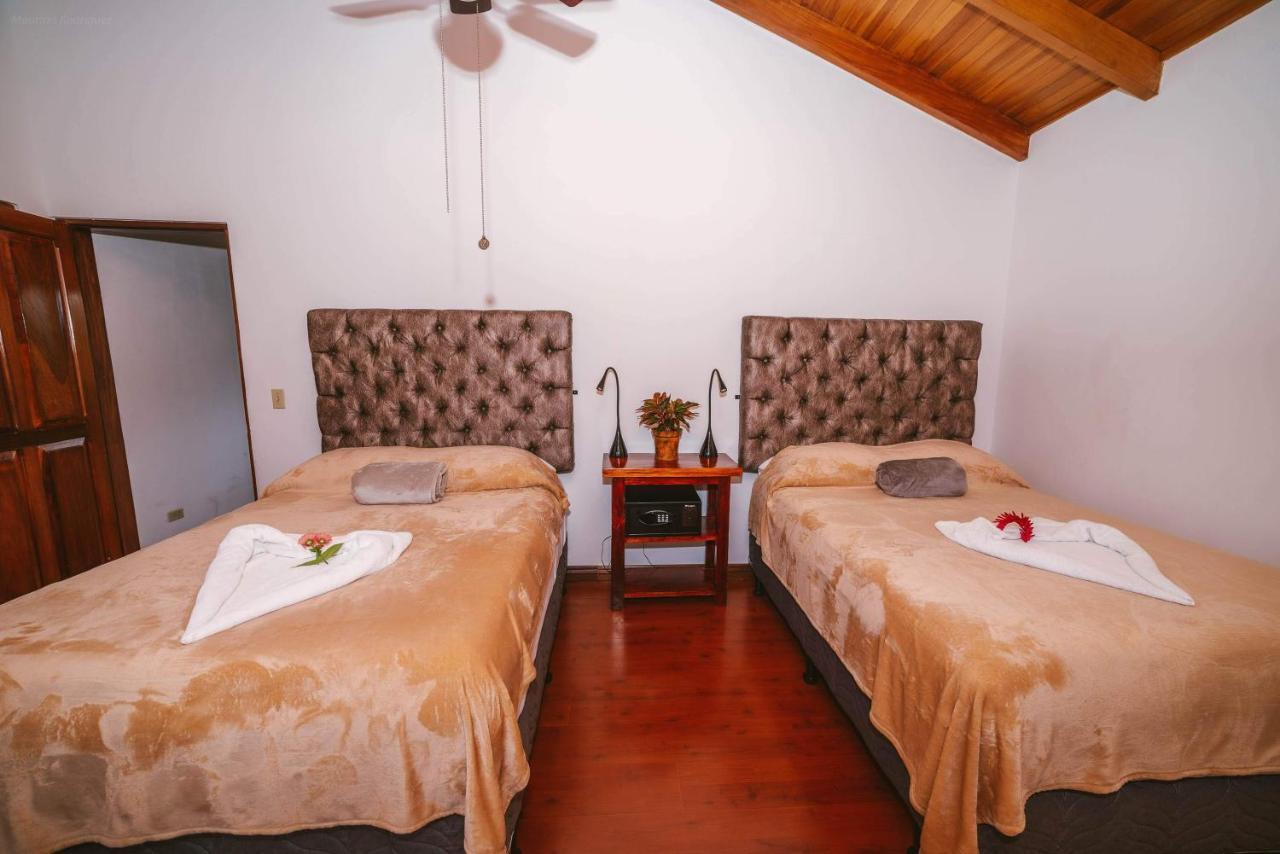 Luna Inn B&B Ciudad Cariari エクステリア 写真